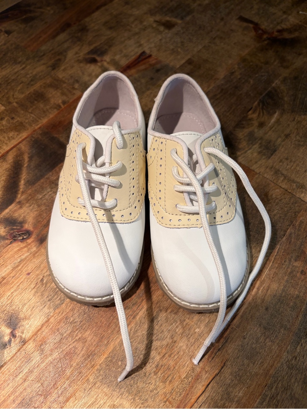 L'Amour White and Tan Kids Saddle Oxfords - Picture 2 of 4